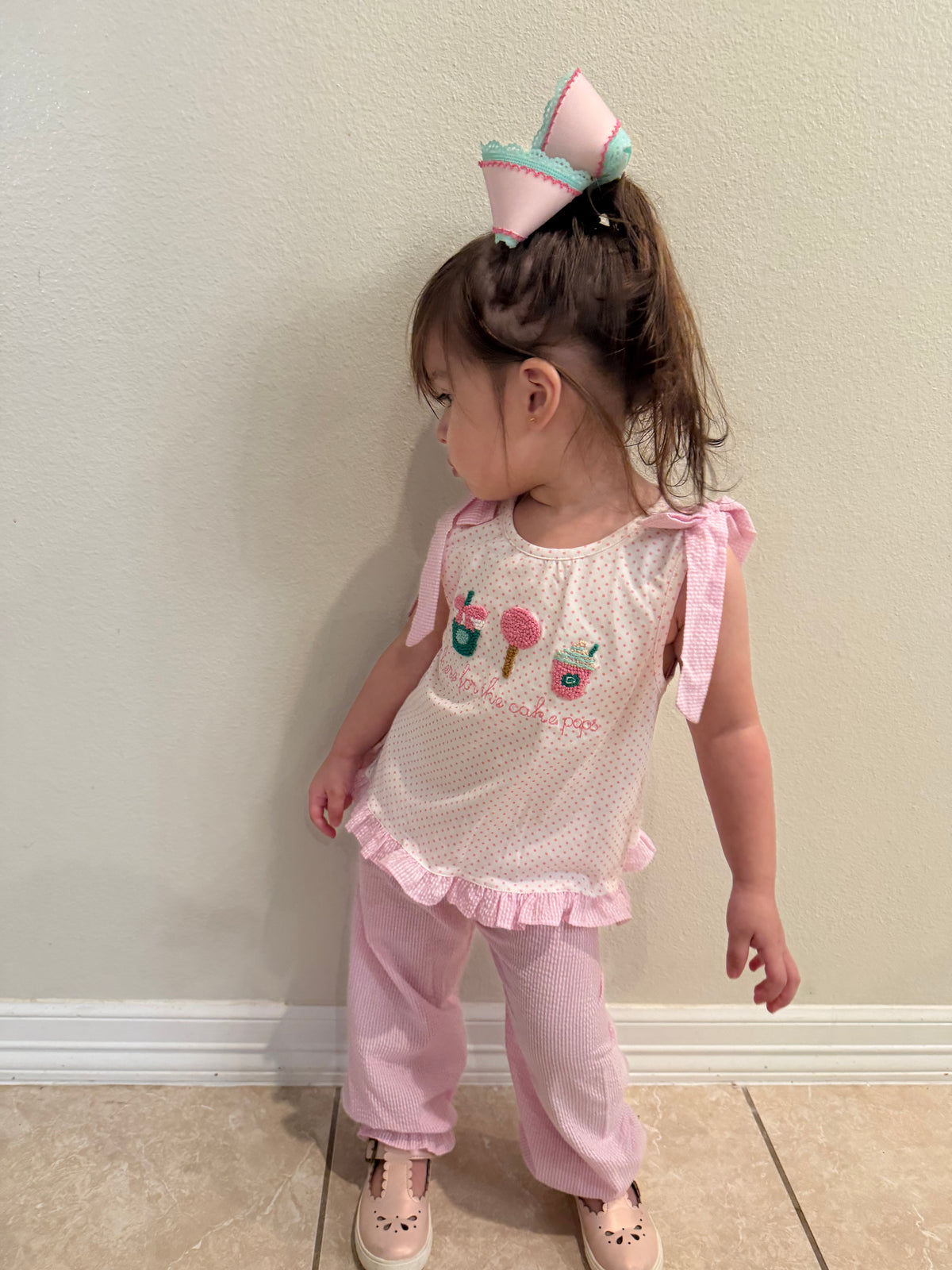 CAKE POPS PANTS SET (NOT DOUBLE LINED PANTS STILL WEARABLE) SLIDE TO 2nd pic to LOOK AT BACK